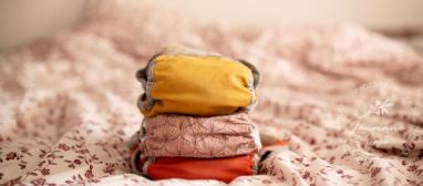 Des couches lavables empilées
